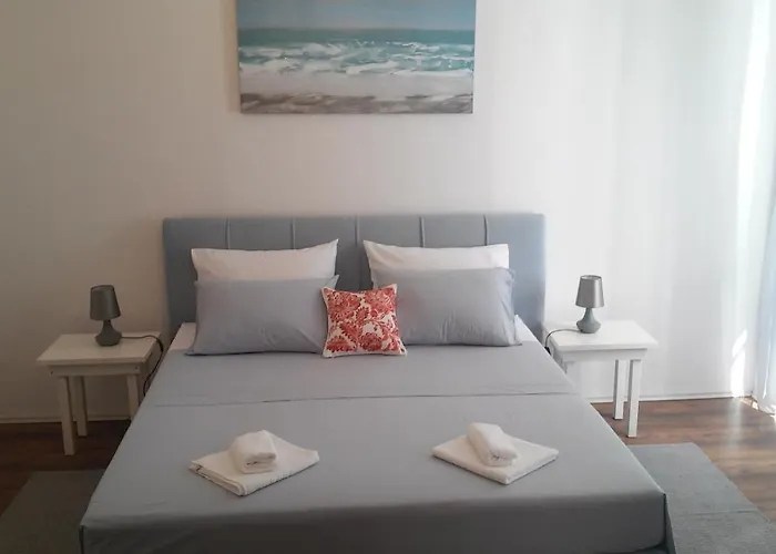 With Wifi - 15933 Apartment